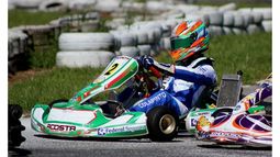 PODIO. Colapinto (3º) fue 2º en la 1ª carrera; le lleva 37 puntos a su escolta en la Pre Junior..