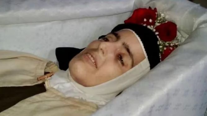 Cecilia María de la Santa Faz, con la sonrisa en el rostro mientras era velada.
