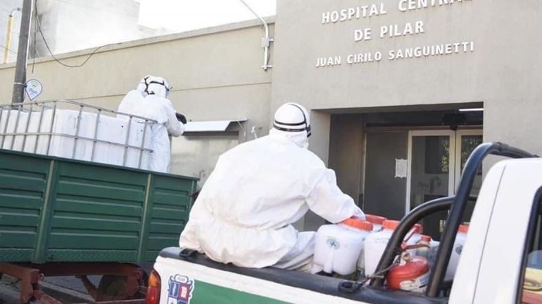 HOSPITAL. Tareas de desinfección en el Sanguinetti. .
