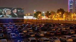 Pilar se prepara para la experiencia del autocine