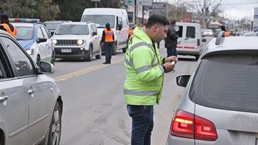 IDENTIFICACIÓN. El operativo controló la documentación de los vehículos..