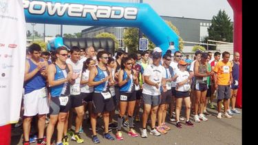 Preparados, listos, ya. Los participantes en la largada del Maratón Solidario..