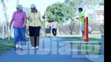 EJERCICIOS. El corredor aeróbico del centro pilarense fue el primero en construirse..