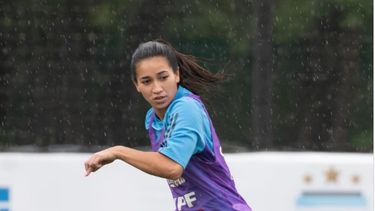 Belén Ludueña entrenando en el predio Lionel Messi de la AFA: