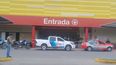La policía se hizo presente en el local de Easy Pilar.