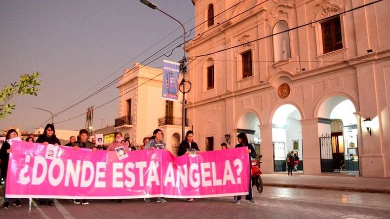 ¿DÓNDE ESTÁ ÁNGELA? En la tarde de este sábado se llevó a cabo la tercera marcha de familiares y vecinos. .