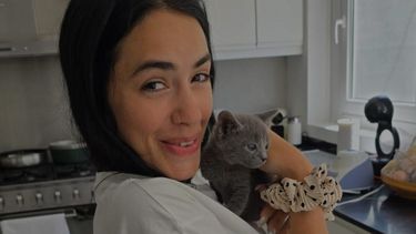 Lali junto a Esteban, su nueva mascota.&nbsp;