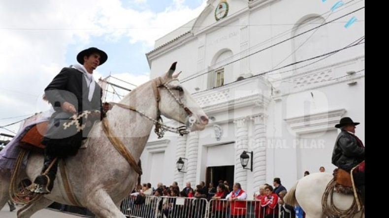 GAUCHOS. Los centros tradicionalistas, una vez más presentes en el desfile..