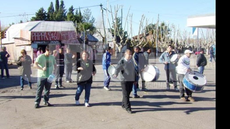 POCOS PERO RUIDOSOS. Los vecinos hicieron oír su reclamo..