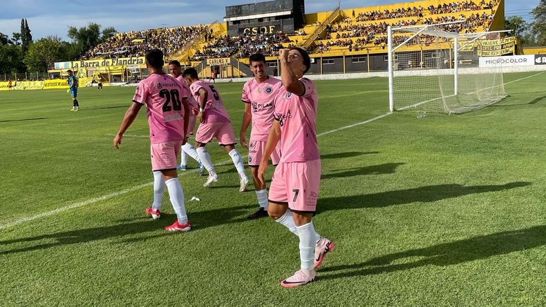 CHUPETE. Martin festejaba su gol cuando en febrero Real vencía 1-0 a Flandria en el Carlos V.