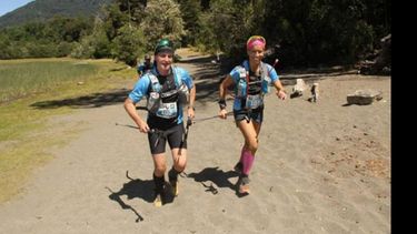 (EL CRUCE CHILE-ARGENTINA). SUBIDA. Gustavo Torrente y Cristina Arias, en plena competencia..