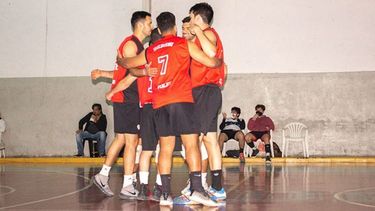 FESTEJO. Derqui se abraza a la ilusión de llegar a Primera. (FOTO: Prensa Derqui)..