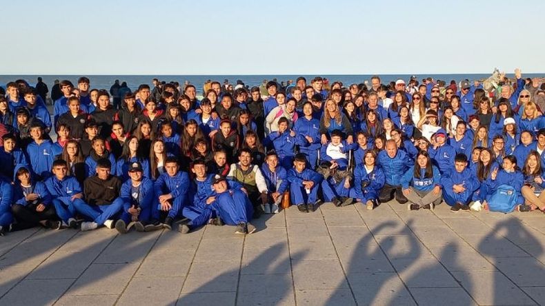 Un clásico Feliz. La delegación pilarense en la rambla de Mar del Plata..