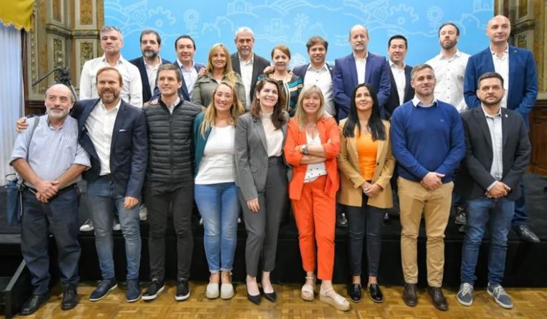 FOTO DE FAMILIA. Axel Kicillof recibió otra vez a los intendentes. Las reuniones se suceden a medida que se acerca el cierre de listas.&nbsp;