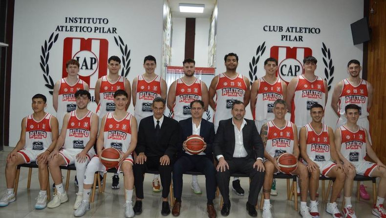 Atlético Pilar con su plantel para la temporada 2024-25 en la Liga Argentina.