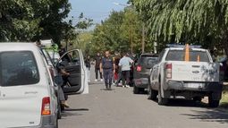 La policía realiza un allanamiento en el domicilio del menor sospechoso de ser el asesino de su abuela. La policía realiza un allanamiento en el domicilio del menor sospechoso de ser el asesino de su abuela.