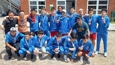 MEDALLA. El Futsal Sub 16 fue plata en la final 2021..