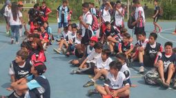 PRESENTACIÓN. Más de 300 chicos participaron de la primera jornada deportiva..
