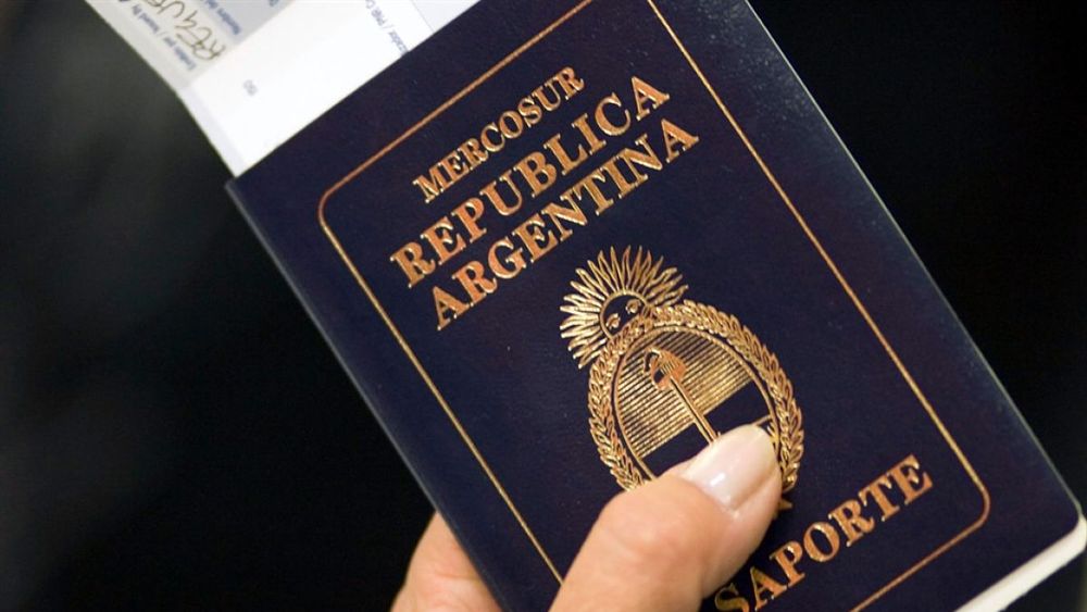 El Gobierno argentino confirmó nuevos aumentos para diversos trámites realizado por el Renaper, incluyendo la renovación del DNI y pasaporte. El Gobierno argentino confirmó nuevos aumentos para diversos trámites realizado por el Renaper, incluyendo la renovación del DNI y pasaporte.