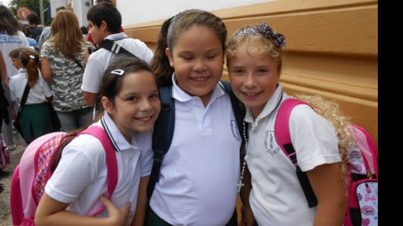 Rocío, Geraldine y Malena comenzaron 4º grado en el Instituto Parroquial..