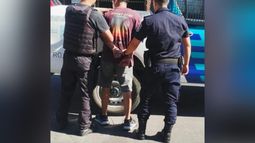 El detenido tiene 30 años y está acusado de golpear y secuestrar su mujer. El detenido tiene 30 años y está acusado de golpear y secuestrar su mujer.