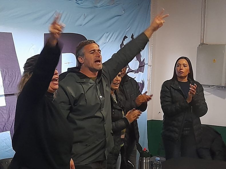 LOS MUCHACHOS PERONISTAS. Achával encabezó el plenario del justicialismo en Pilar.