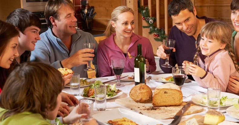 Cena familiar para celebrar el Día de la Madre. (linkedin.com)..jpg