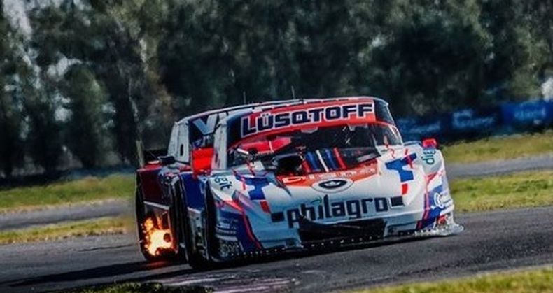 PROGRESO. El Ford de Santilli ganó un lugar en la final de titulares.