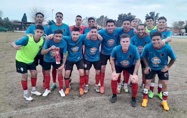 EQUIPO. Presidente Derqui pisó fuerte en Manzanares y salió del fondo de la tabla.