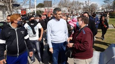 Randazzo caminó por la plaza 12 de Octubre..