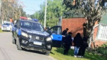 MUSLADINI AL 1200. Lugar del hallazgo, en Villa Buide. La policía rastrea quién pudo haber abandonado a la menor. Foto: @juancaimpacto. .