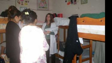 Reunión entre la psicóloga y algunas de las madres que deben permanecer en el Meisner..