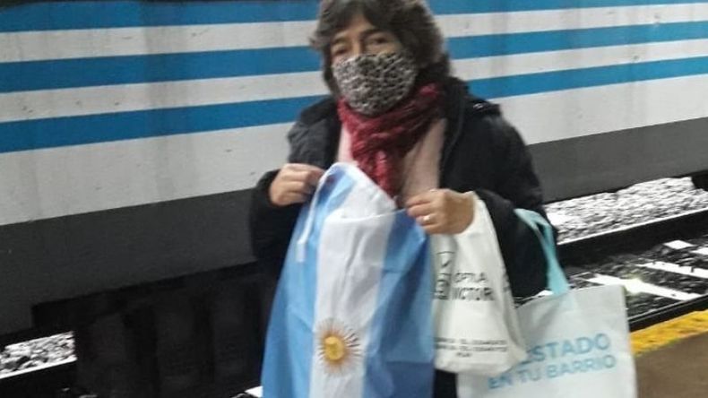 Josefina Jerez, la vecina que recibió al tren con emoción (foto Verónica Barroso)..