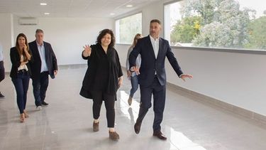 EL GUÍA. Achával mostró a Vizzotti los detalles del edificio del nuevo Hospital Central..