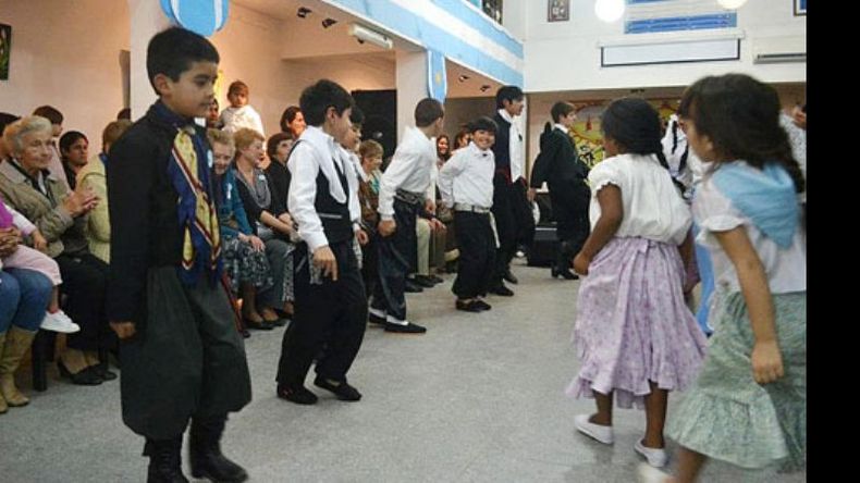 El taller de danzas folclóricas se sumará a los festejos por el aniversario de la casa cultural..