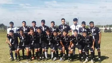 EQUIPO. La Sexta División de Real Pilar debutó con goleada en Laferrere.