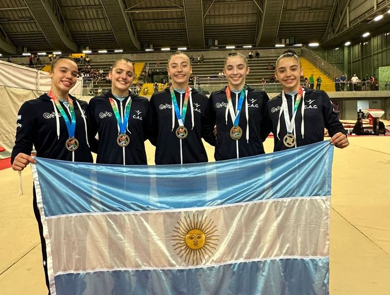 La Selección Argentina Junior campeona sudamericana con Julieta Lucas.