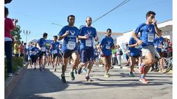 (FREDY CABALLERO). LARGADA. Los atletas dan los primeros pasos en los 5 y 10K..