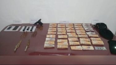 DINERO Y ARMAS. Estaban en poder del acusado de homicidio.