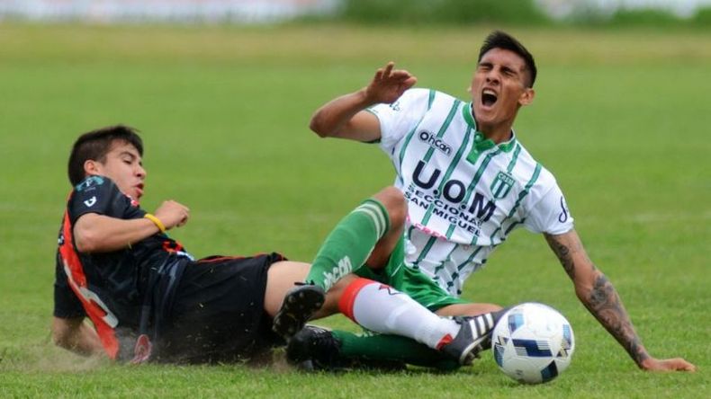Joaquín Marcos en acción. El ex Fénix aporta marca y juego al Lujanero. FOTO LUJÁN EN LÍNEA.