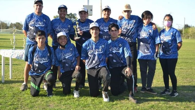 EQUIPO. La Sub 17 de Derqui campeona en Mercedes..