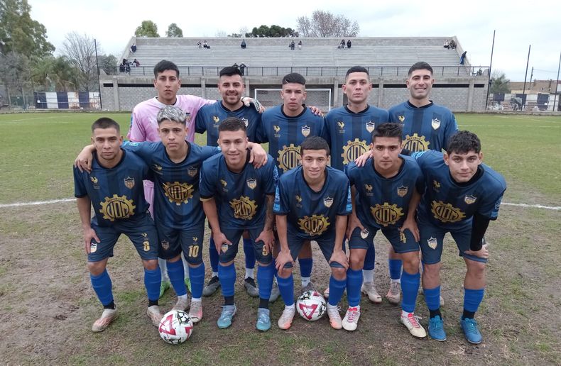 ONCE INICIAL. La formación de Metalúrgico que dividió puntos en casa.