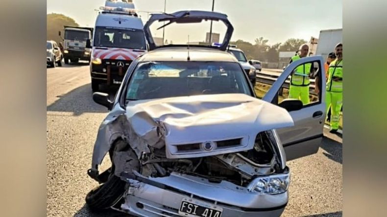 ASÍ QUEDÓ EL FIAT PALIO. Uno de los autos involucrados. Foto: @pilaradiario..