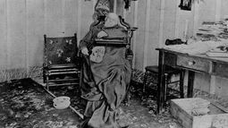 La foto post mortem de Domingo Faustino Sarmiento (tomada en Paraguay en 1888) es una de las más conocidas. La foto post mortem de Domingo Faustino Sarmiento (tomada en Paraguay en 1888) es una de las más conocidas.