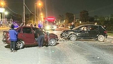 El choque frontal en la Ruta 25 dejó como saldo un conductor herido.&nbsp;