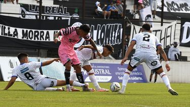 NO PASARAS. Armenio le cerró todos los caminos y no le permitió a Real Pilar ser líder. NO PASARAS. Armenio le cerró todos los caminos y no le permitió a Real Pilar ser líder.