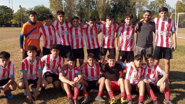 FORMACIÓN. Argentinos de Del Viso goleó 3-0 a Los Caprichosos.