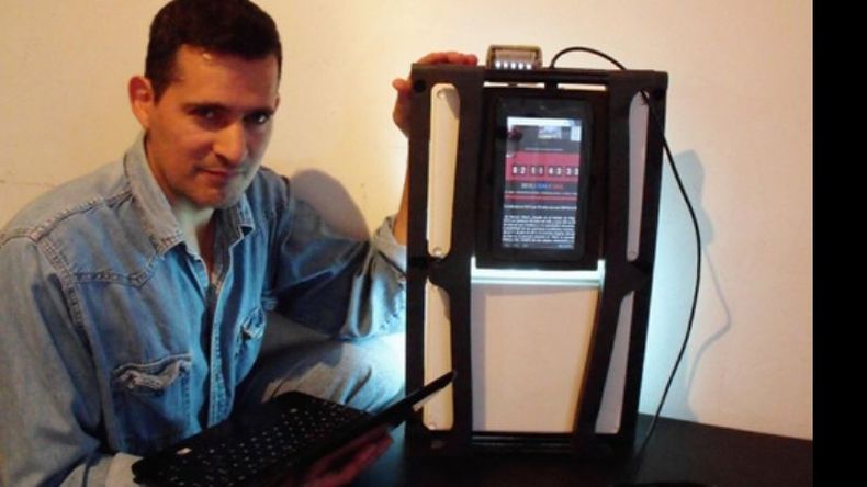VIAJERO. José Cuello presenta la capsula del tiempo de Manuel Alberti..