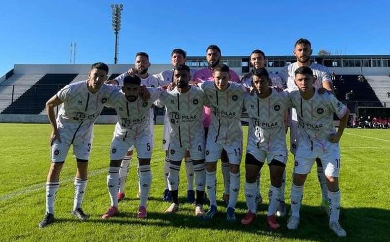 EQUIPO. El once inicial de Real Pilar que jugó en el Carlos Barraza.