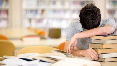 68 Mil alumnos estudian en establecimientos públicos de todo el distrito.4,4% de los alumnos abandona la secundaria.93% del gasto público provincial educativo se destina a gastos en personal..